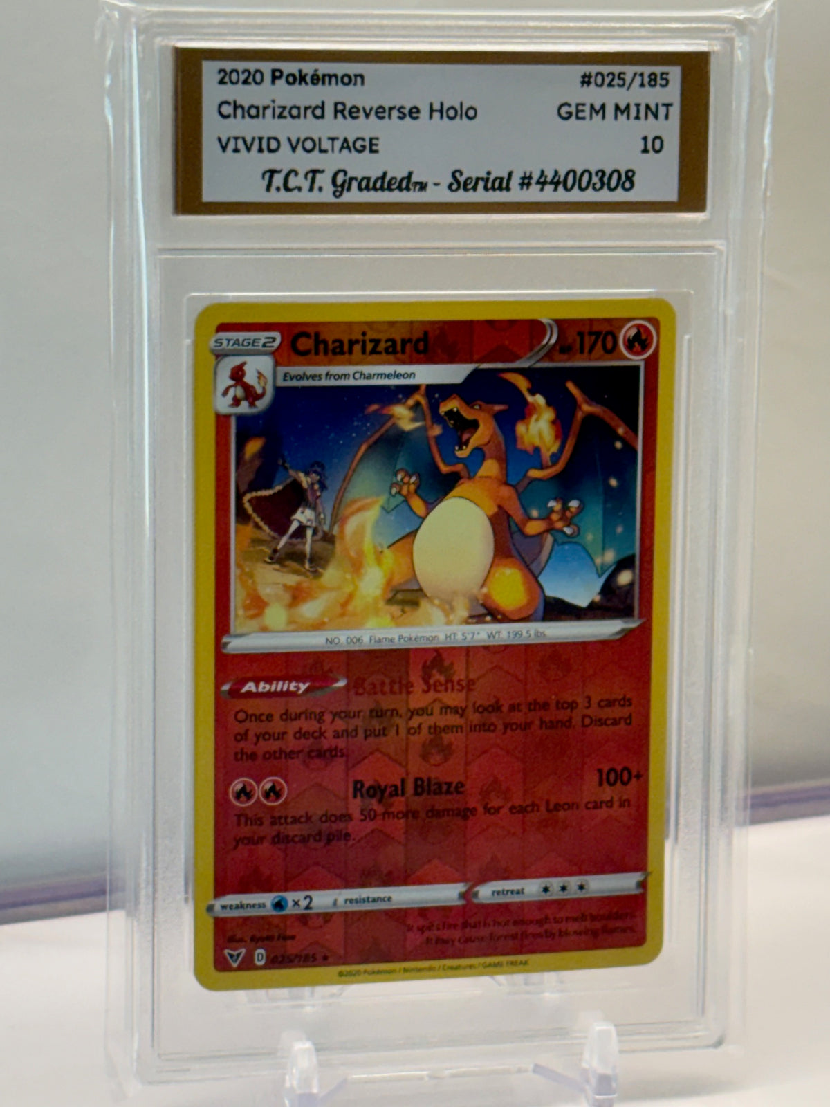 Authentic 2020 Pokémon #025/185 Charizard reverse Holo Vivid Voltage TCT Graded Gem Mint 10 card stand included