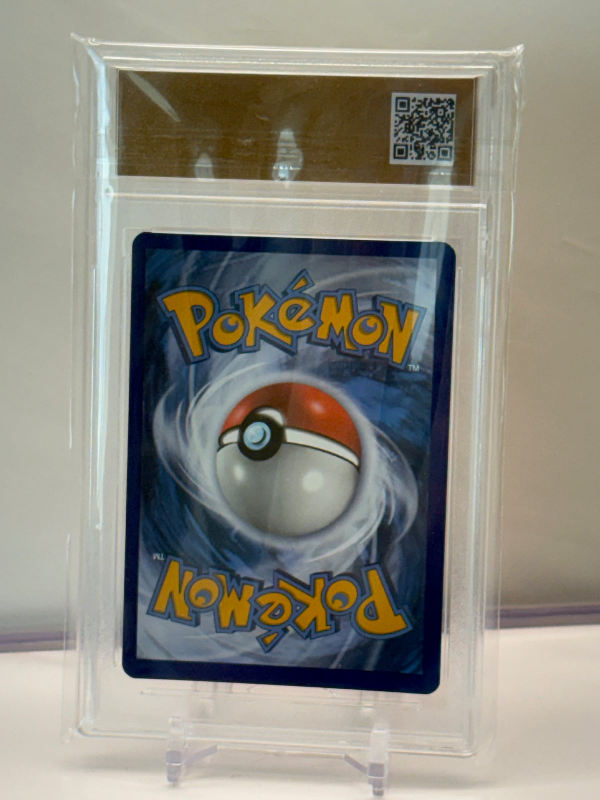 Authentic 2020 Pokémon #025/185 Charizard reverse Holo Vivid Voltage TCT Graded Gem Mint 10 card stand included