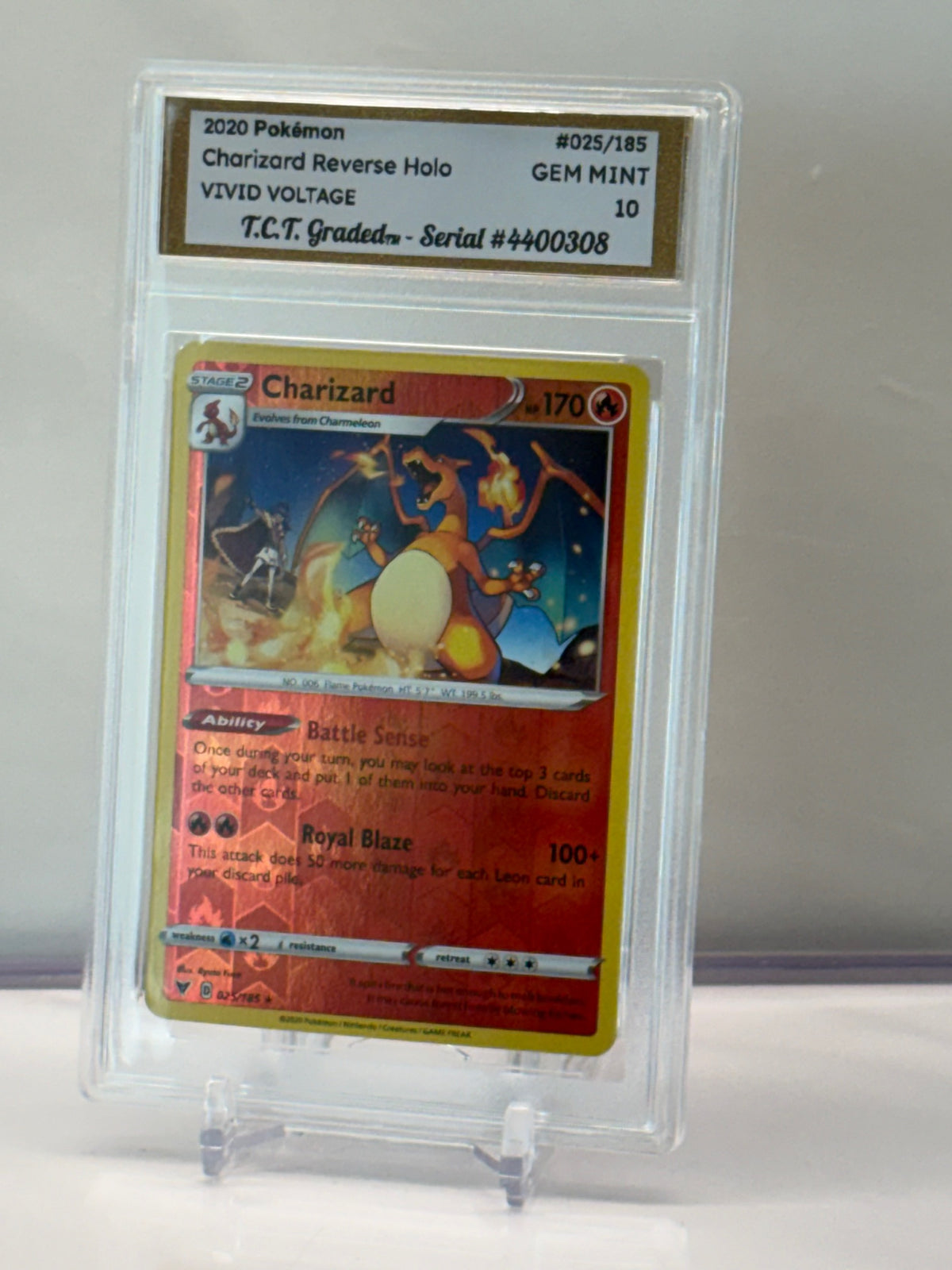 Authentic 2020 Pokémon #025/185 Charizard reverse Holo Vivid Voltage TCT Graded Gem Mint 10 card stand included