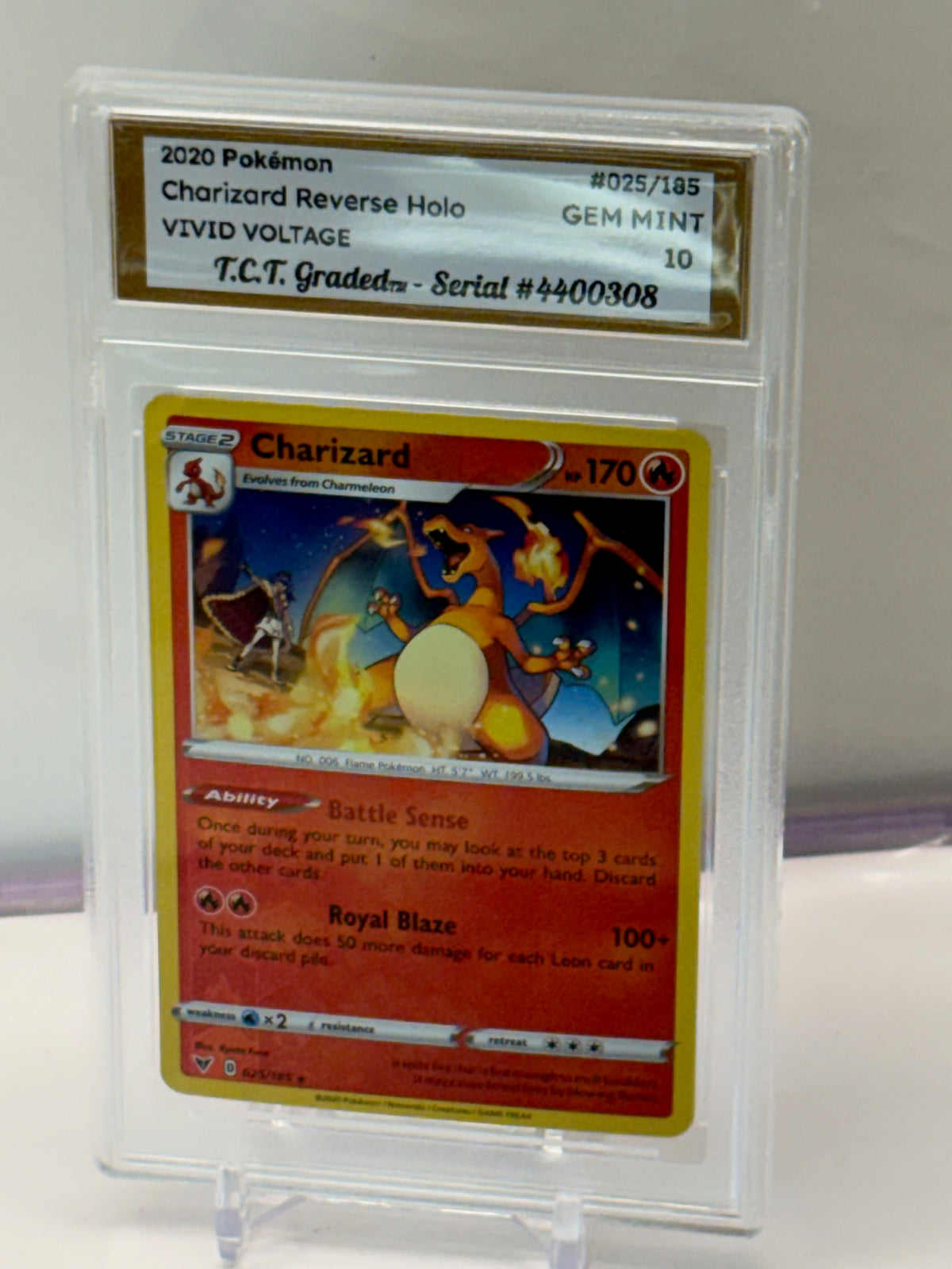 Authentic 2020 Pokémon #025/185 Charizard reverse Holo Vivid Voltage TCT Graded Gem Mint 10 card stand included
